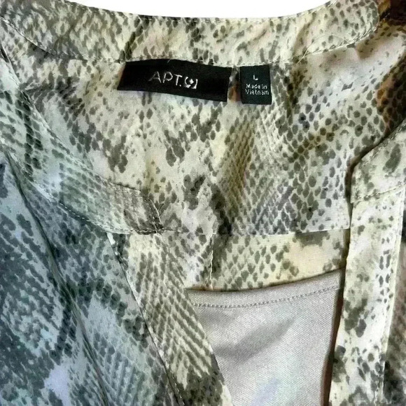 Apt. 9 Sheer Women Blouse Snake Print Gray, V Neck, Size L 3/4 Roll Tab Sleeve - Picture 6 of 8